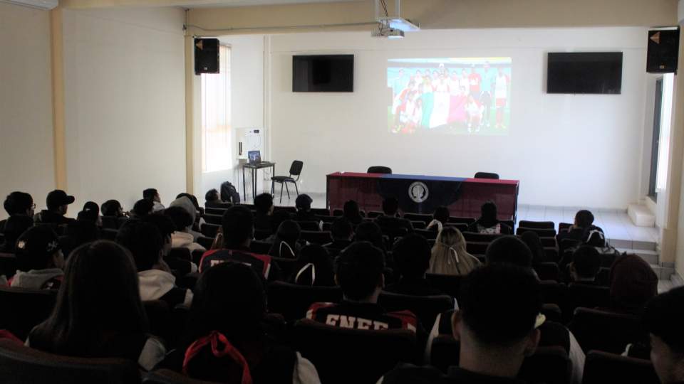 Futuros docentes de educación física se inspiran con “Una historia de campeones”